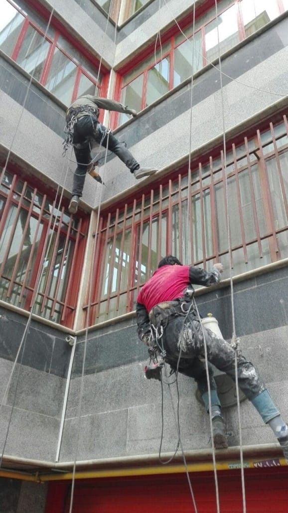 جلوگیری از ورود رطوبت و نم از نما